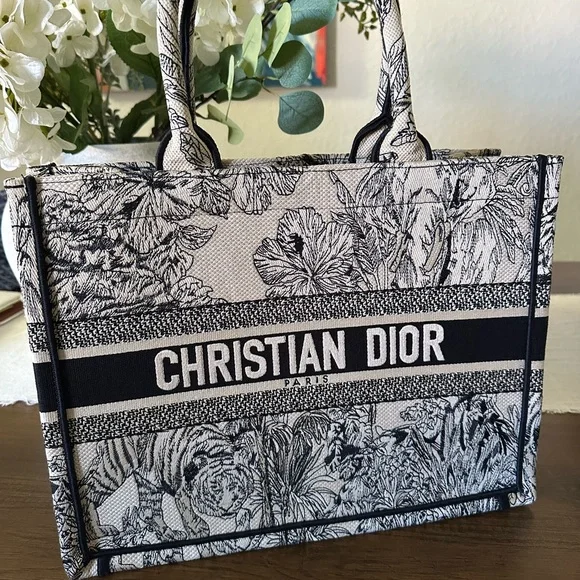 Designer Inspired Black and White Tote Bag - Picture 1 of 4